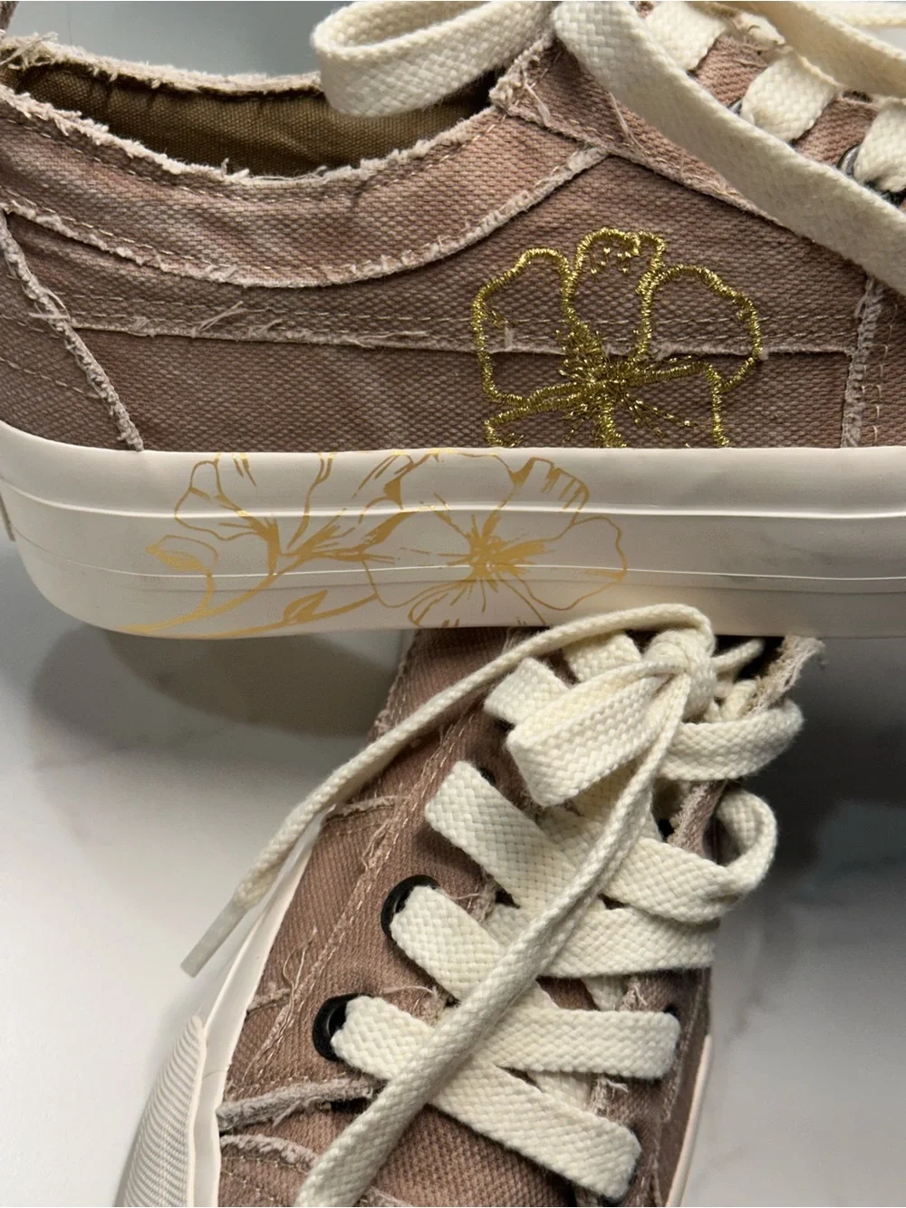 Blowfish Malibu Taupe Canvas Low-Top Sneakers size 8M Women’s